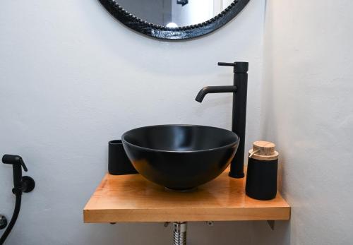 a bathroom with a black sink and a mirror at Rota in Klima