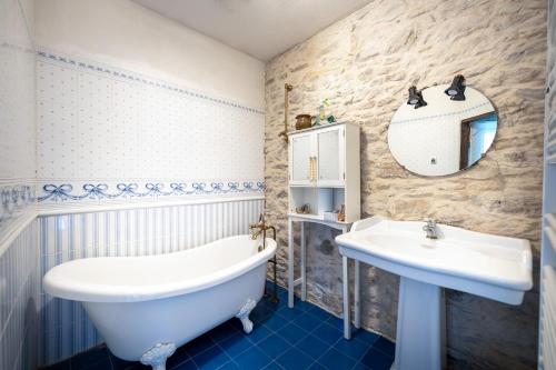 a bathroom with a tub and a sink at Château de Chalus-Chabrol in Châlus