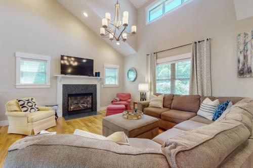 a living room with a couch and a fireplace at Noble Sun in Fairview