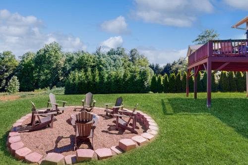 a circular fire pit with chairs in a yard at Noble Sun in Fairview