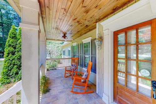 a porch with two orange chairs on a house at The Marlin in Arden