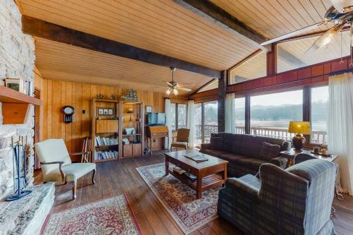 a living room with a couch and a table at Morris Villa Upper in Lake Junaluska