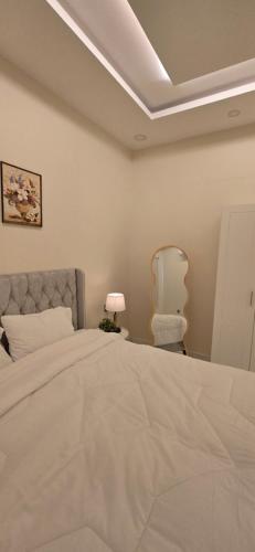 a bedroom with a large bed and a lamp at دان إقامة هادئة in Medina