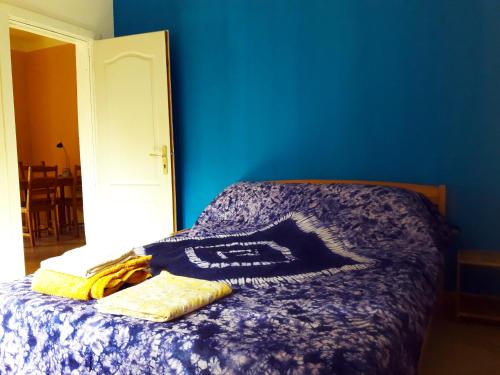 Кровать или кровати в номере Sanchaba Yellow Apartments
