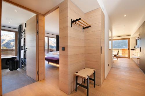 A bed or beds in a room at Chalet Hohe Welt - luxury apartments