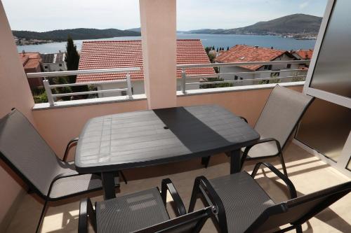 Immaculate 2-Bed Apartment in Okrug Gornji