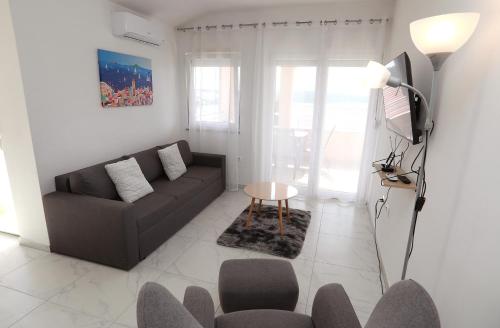 Immaculate 2-Bed Apartment in Okrug Gornji