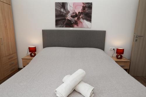 Immaculate 2-Bed Apartment in Okrug Gornji
