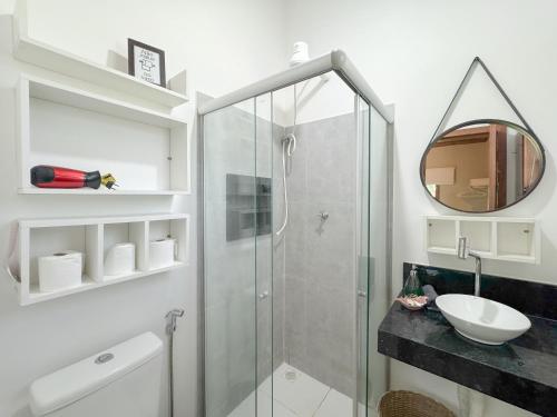 a bathroom with a shower with a sink and a mirror at Casa Cuca Fresca , 2 Suítes e a 400m das Piscinas Naturais reservadas in Marau