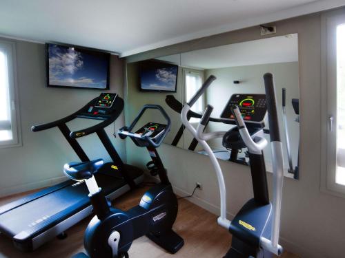 a gym with two exercise bikes in a room at ibis Styles Clermont-Ferrand Aéroport in Clermont-Ferrand