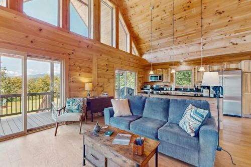 a living room with a blue couch and a table at Nanuk in Franklin