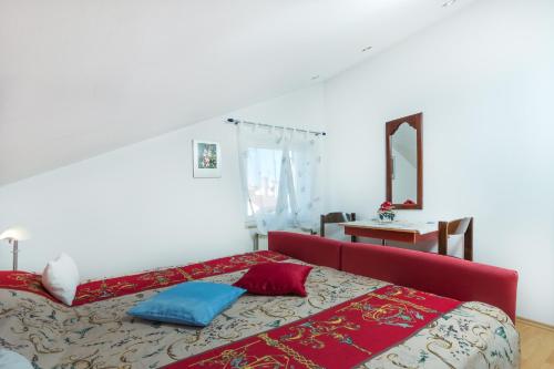 En eller flere senge i et værelse på Apartments Villa-Passat