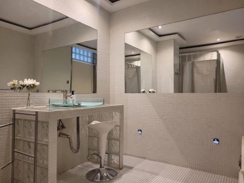 Exclusive studio next to Gran Vía with a jacuzzi