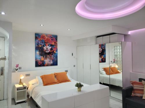 Exclusive studio next to Gran Vía with a jacuzzi