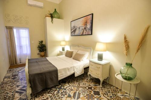 a bedroom with a bed and a vase on a floor at Villa Dar Tfuliti in San Lawrenz
