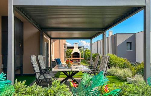 Amazing Apartment In Medulin With Wifi