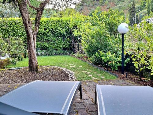 a bench in a garden with a street light at Il Giardinetto in Riva di Solto