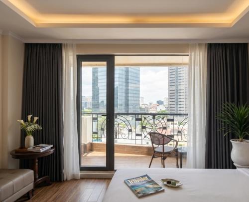 a hotel room with a view of a balcony at Bon Ami Hotel - Thiên Xuân in Ho Chi Minh City