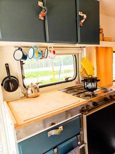 a kitchen with a counter top and a stove at Camper Somá in Muonio