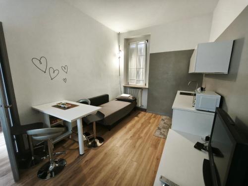 a small room with a table and a couch at La Terrazza in Centro in Treviglio