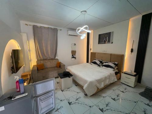 a bedroom with a bed in a room with marble floors at Casa résidences in Bouaké