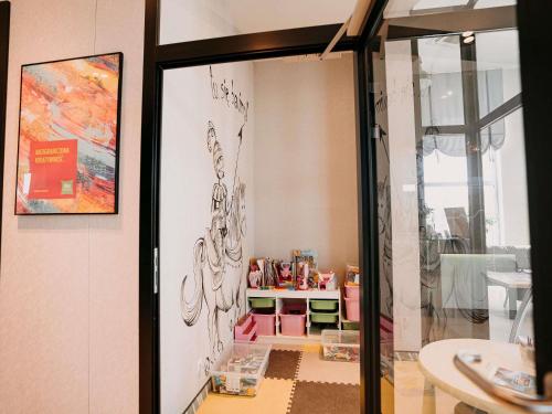 a room with a table with shoes on the wall at ibis styles Grudziadz in Grudziądz
