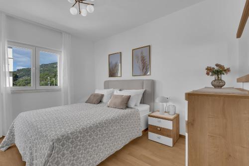 Luxury sea view apartment Jadra - free parking in garage