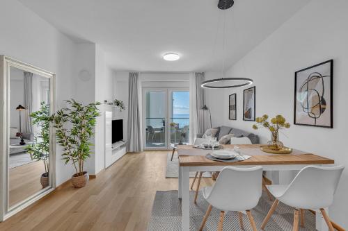 Luxury sea view apartment Jadra - free parking in garage