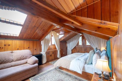 a bedroom with a bed and a couch in a room at Himalayan Kothi ,Kais, Kullu Manali in Kulu