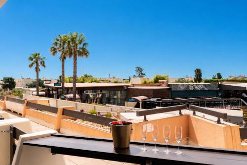 Nova Port Nature Design face au Waiki - Parking - Village Naturiste