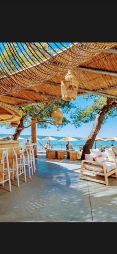 Lavica Mare Retreat - Modern Apartment near Le Meridien Podstrana