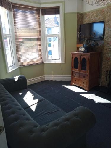 Quirky large Victorian house with private parking photo 13