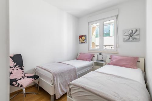 Bačvice - 2 BR , terrace,3 air conditioners, parking,elevator 3 minutes to the beach