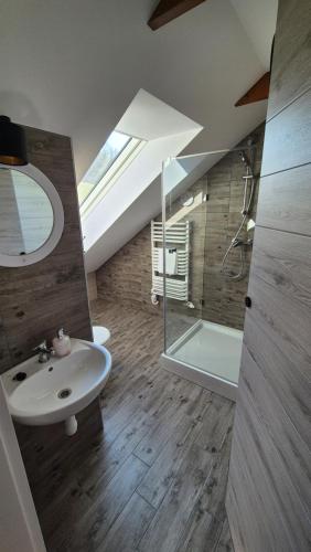 a bathroom with a sink and a glass shower at Pokoje w Moszczenicy U Pasonia in Stary Sącz