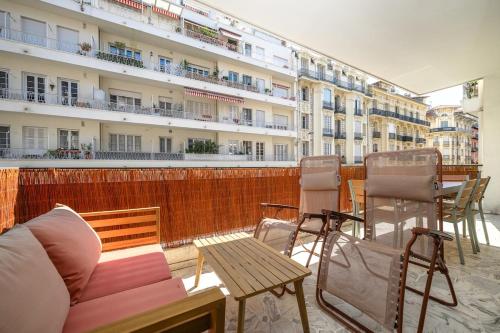 110 m2 Family, 3 bedrooms AC and Terrace Beach 8 min away