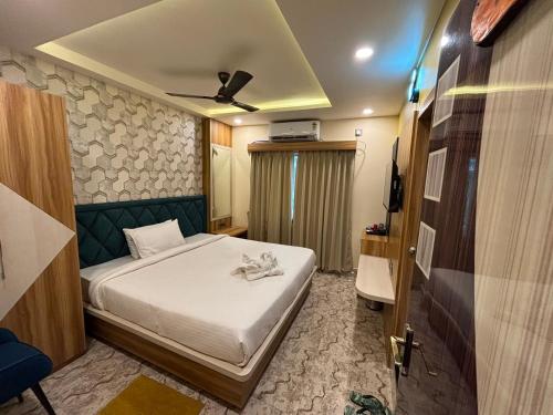 a small bedroom with a bed and a ceiling at Hotel Mukti Residency in Mātigara