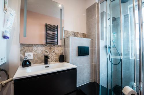 a bathroom with a sink and a shower at Chambre privative Dives Cabourg in Dives-sur-Mer