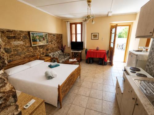 a bedroom with a large bed in a room at Elegant Studio in Chios near the Beach and Port in Chios