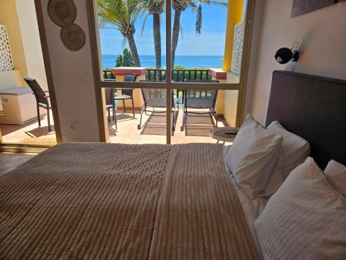 FRONTLINE BEACH APARTMENT IN Romana Playa MARBELLA