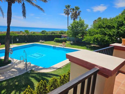FRONTLINE BEACH APARTMENT IN Romana Playa MARBELLA