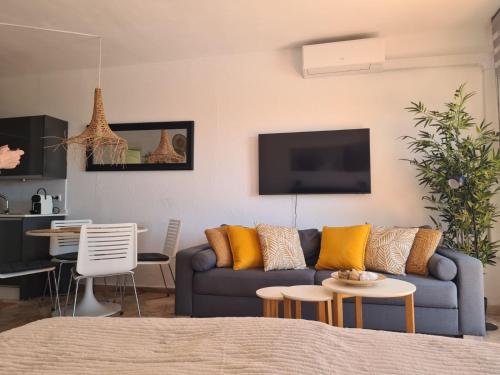 FRONTLINE BEACH APARTMENT IN Romana Playa MARBELLA