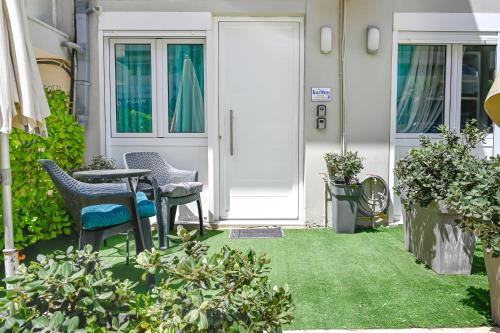 Kalimera Beach Apartments ,Town Experience