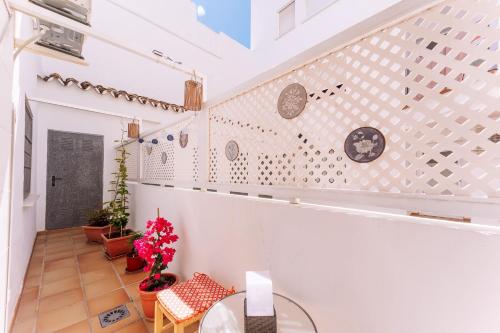 a room with a table and some plants on the wall at Rinconcito in Almuñécar