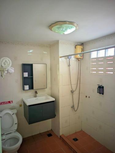 a bathroom with a toilet and a sink and a shower at Hotel Soni Mansion Pratunam in Bangkok