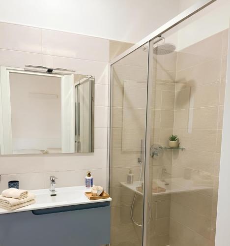 a bathroom with a sink and a shower at Il PuntoPiu'Alto in SantʼAntìoco
