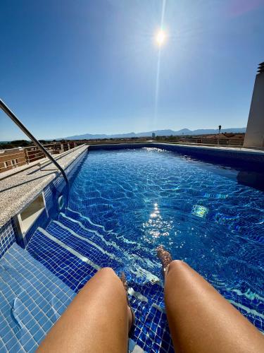 Apt con chill-out, piscina en la azotea a 5 min de la playa y parking privado