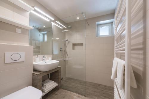 Ένα μπάνιο στο Apartments Poklukar