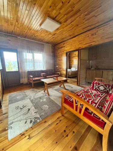 a room with a bed and a table in a room at Ertunç Turizm in Kahramanmaraş