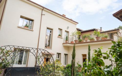 Clara - Terrace Apartment Among Lemon Trees