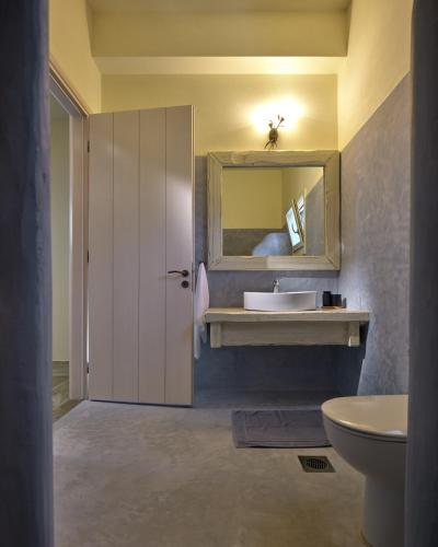 a bathroom with a sink and a mirror at Sea Breeze in Otziás